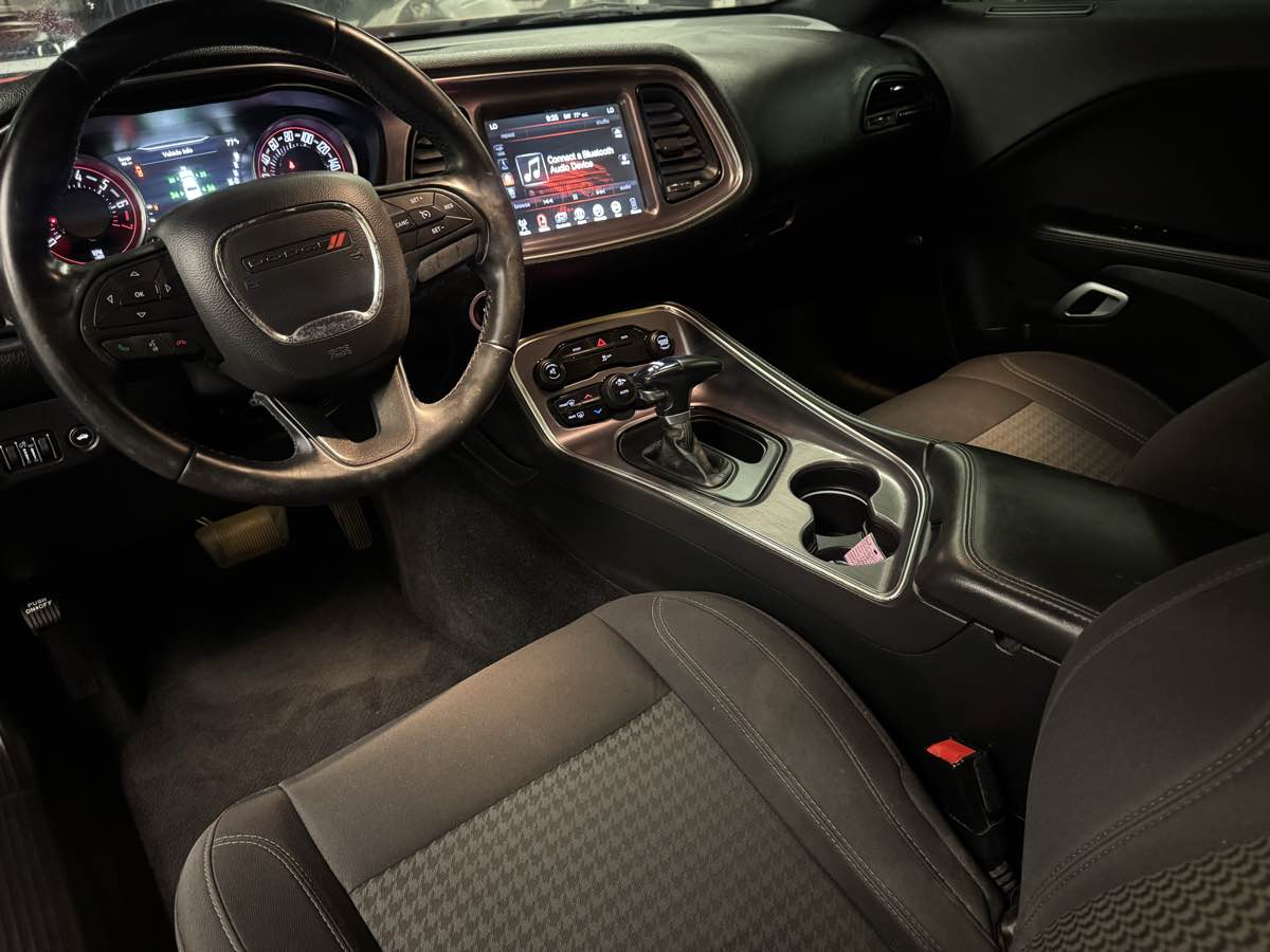 2016 Dodge Challenger SXT photo 34
