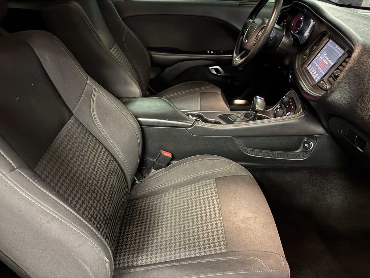 2016 Dodge Challenger SXT photo 44