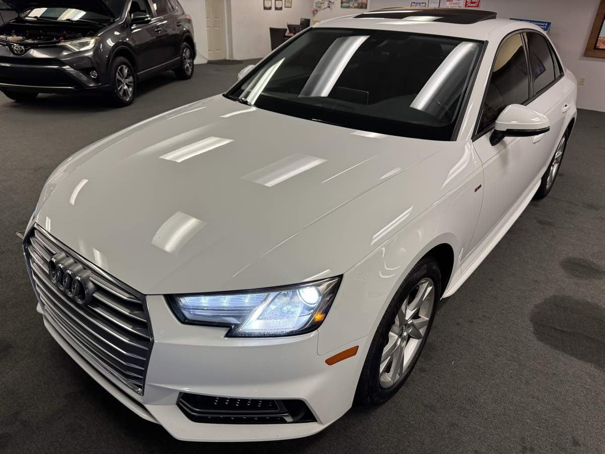 2018 Audi A4 Premium photo 2