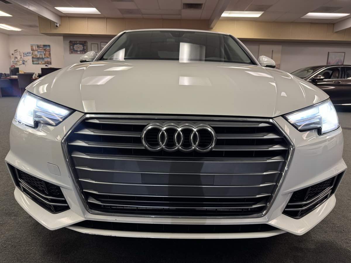 2018 Audi A4 Premium photo 5