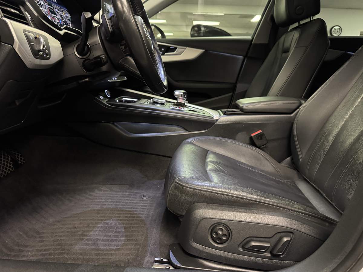 2018 Audi A4 Premium photo 28
