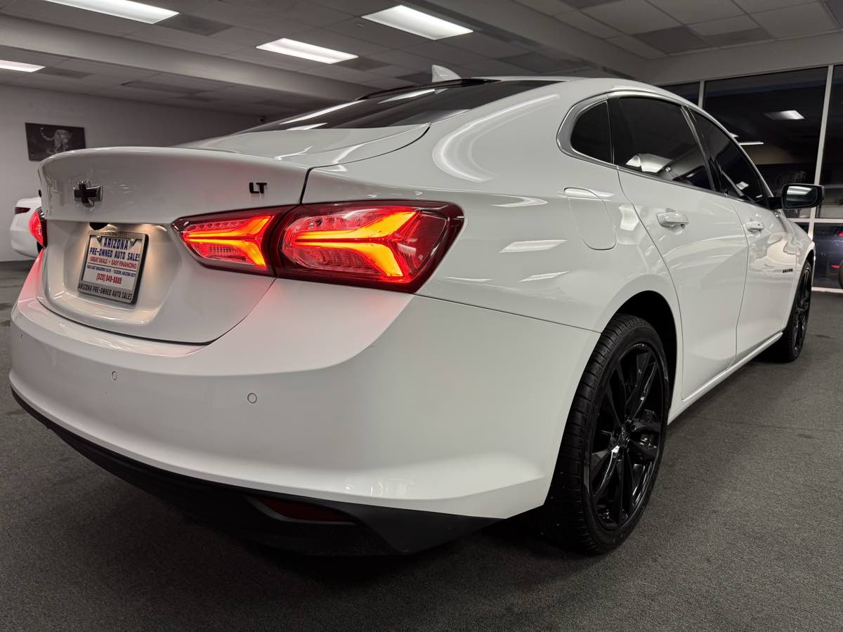 2022 Chevrolet Malibu Sport photo 3