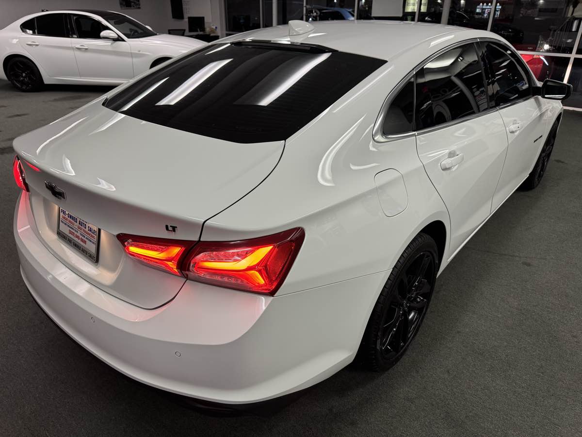 2022 Chevrolet Malibu Sport photo 4