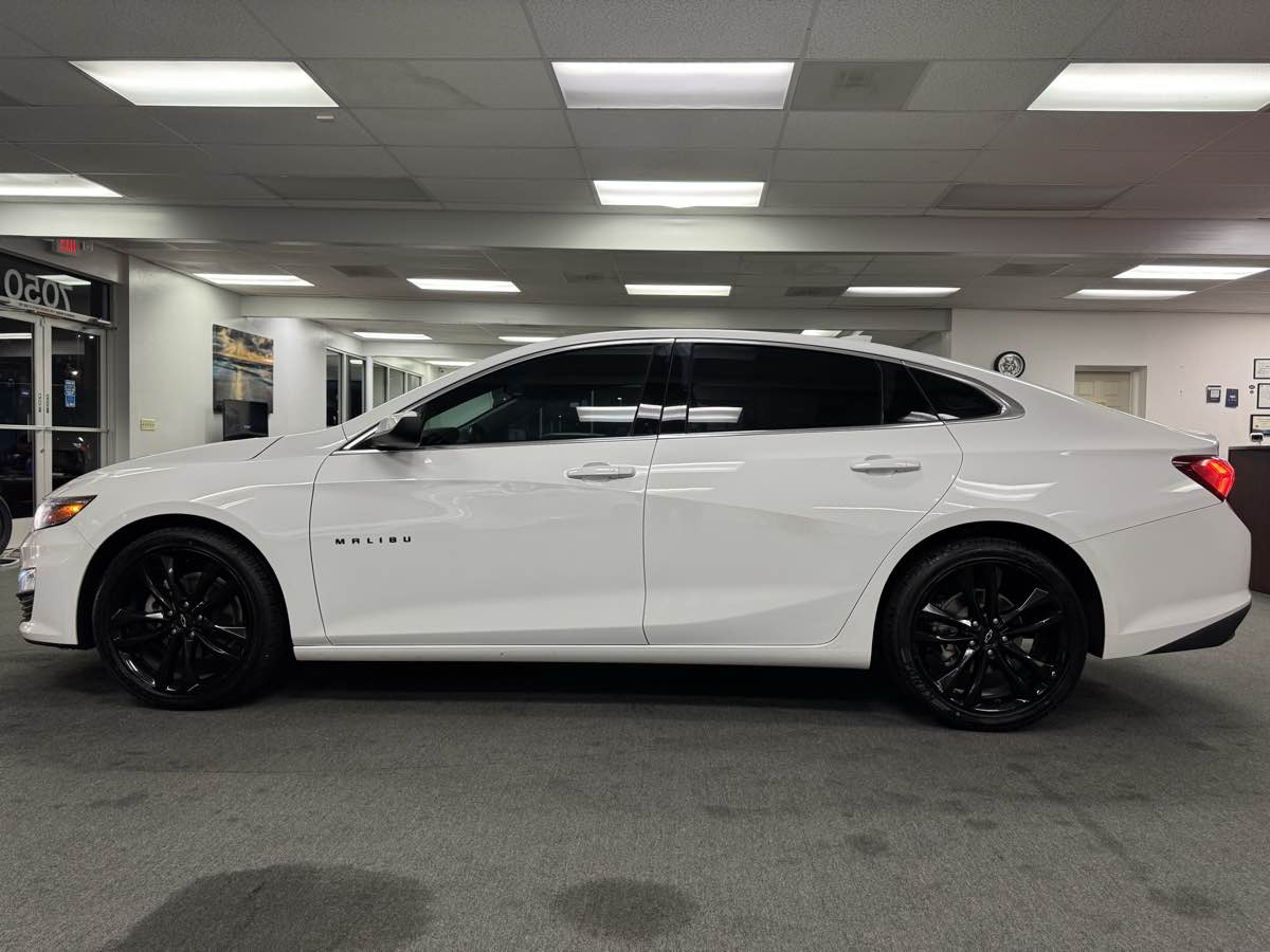 2022 Chevrolet Malibu Sport photo 13