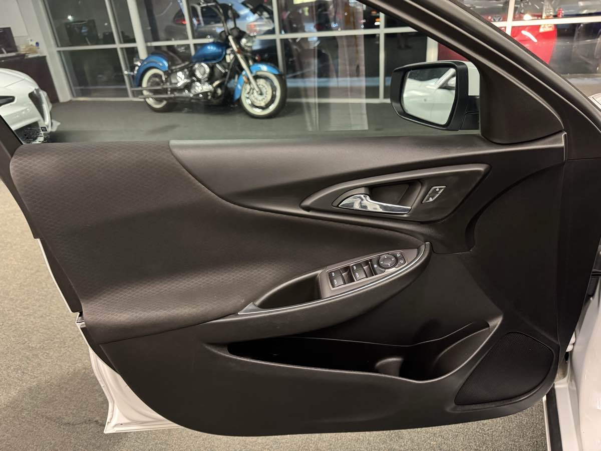 2022 Chevrolet Malibu Sport photo 15