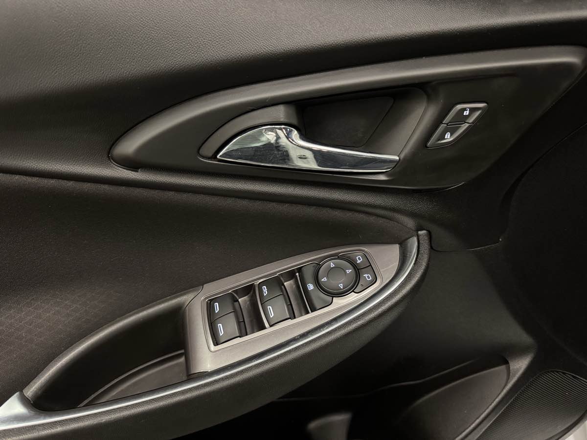 2022 Chevrolet Malibu Sport photo 16