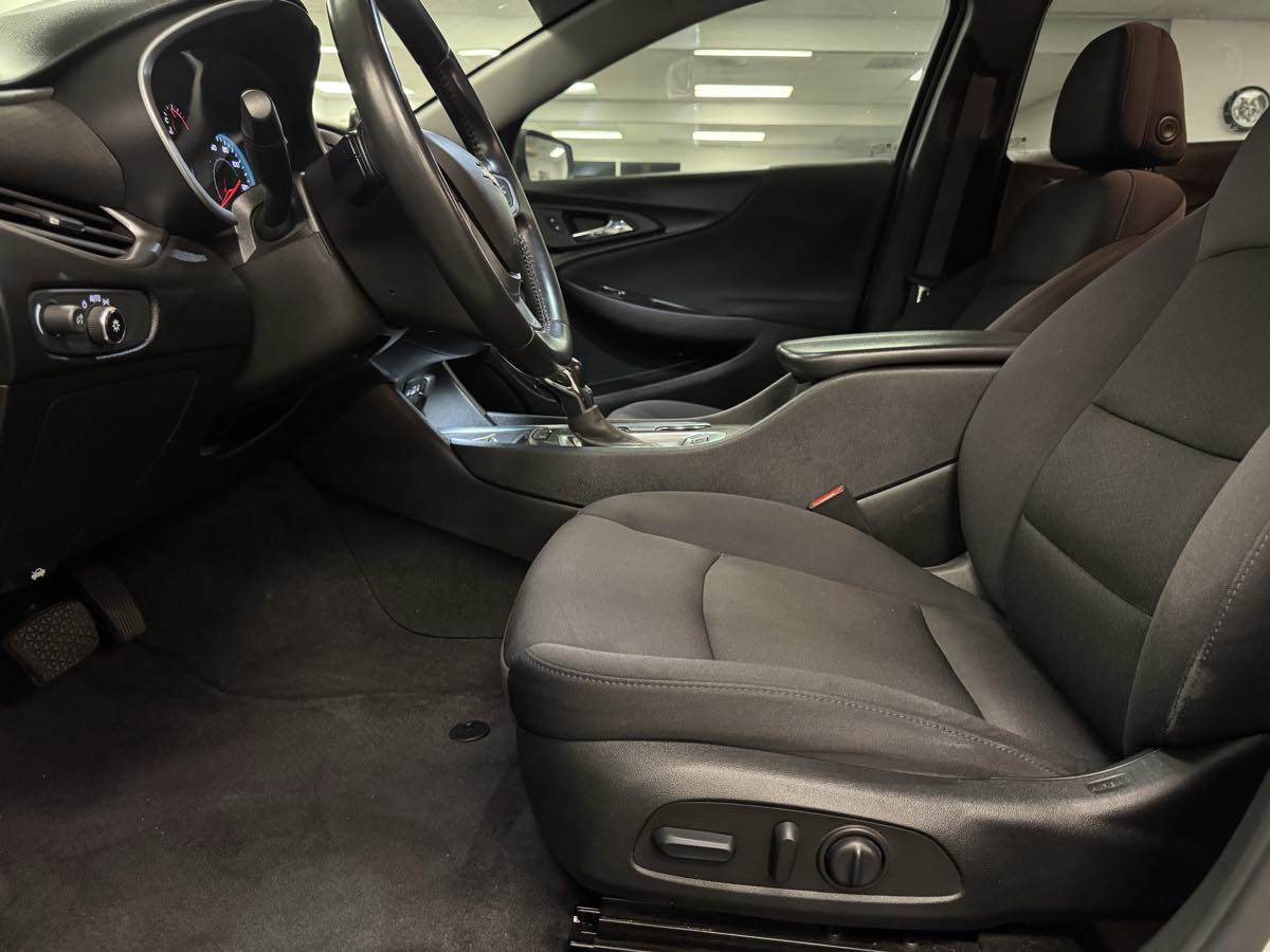 2022 Chevrolet Malibu Sport photo 18