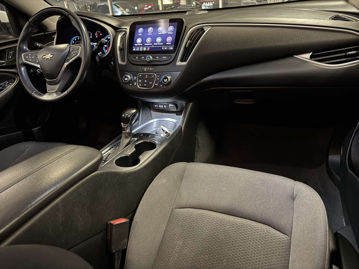 2022 Chevrolet Malibu Sport photo 28