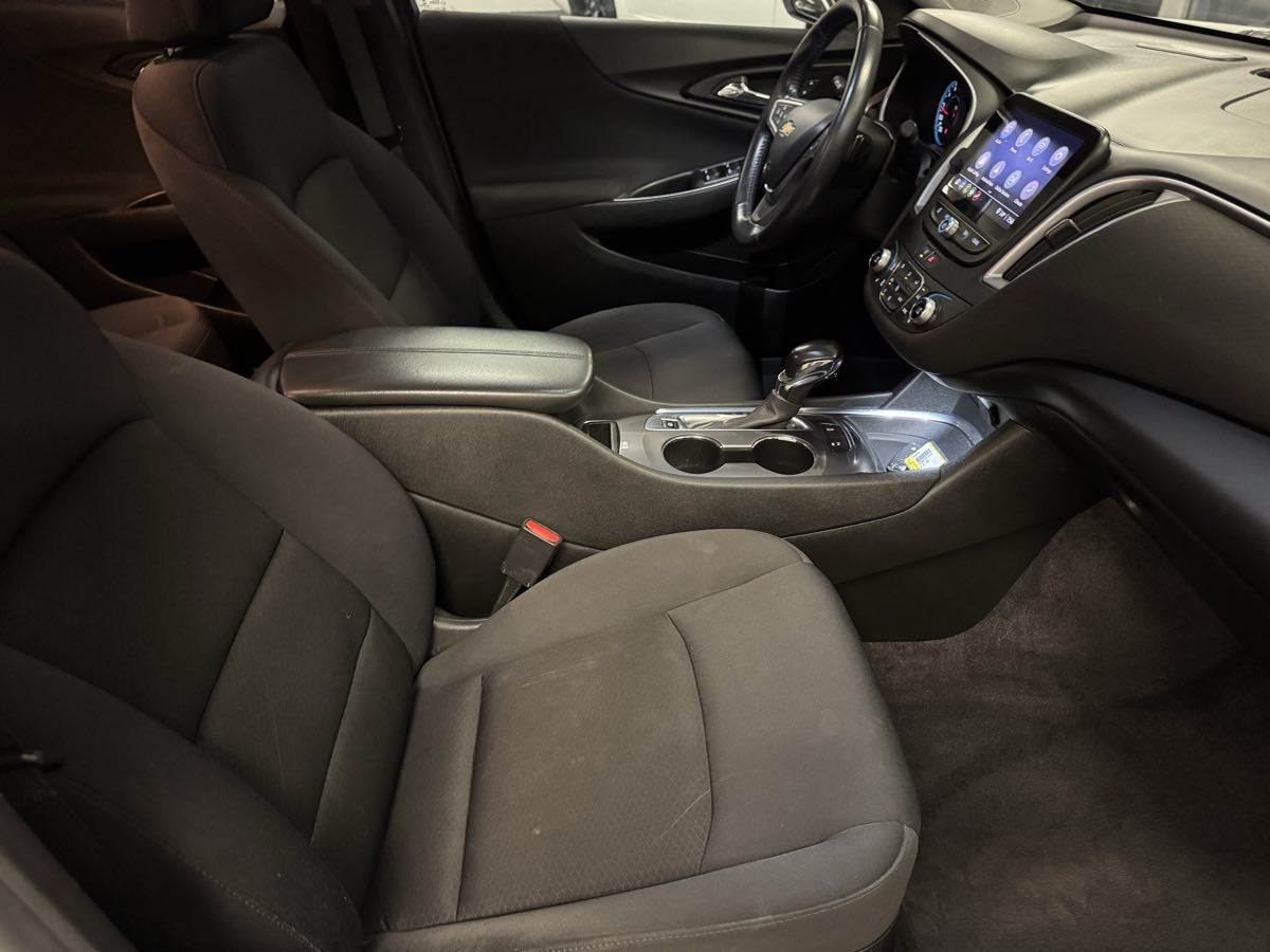2022 Chevrolet Malibu Sport photo 32