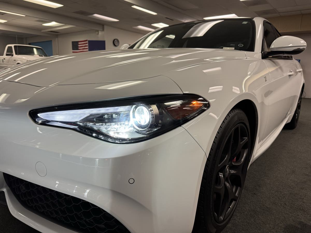 2023 Alfa Romeo Giulia Ti photo 2