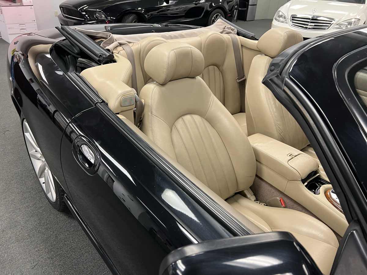 2005 Jaguar XK 8 photo 11