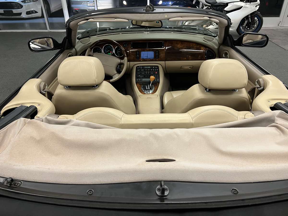 2005 Jaguar XK 8 photo 19