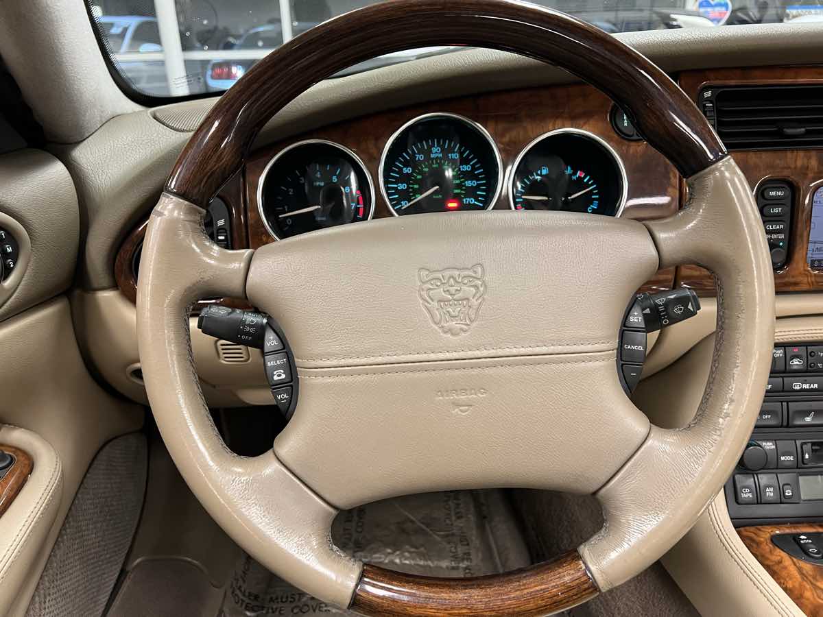 2005 Jaguar XK 8 photo 32