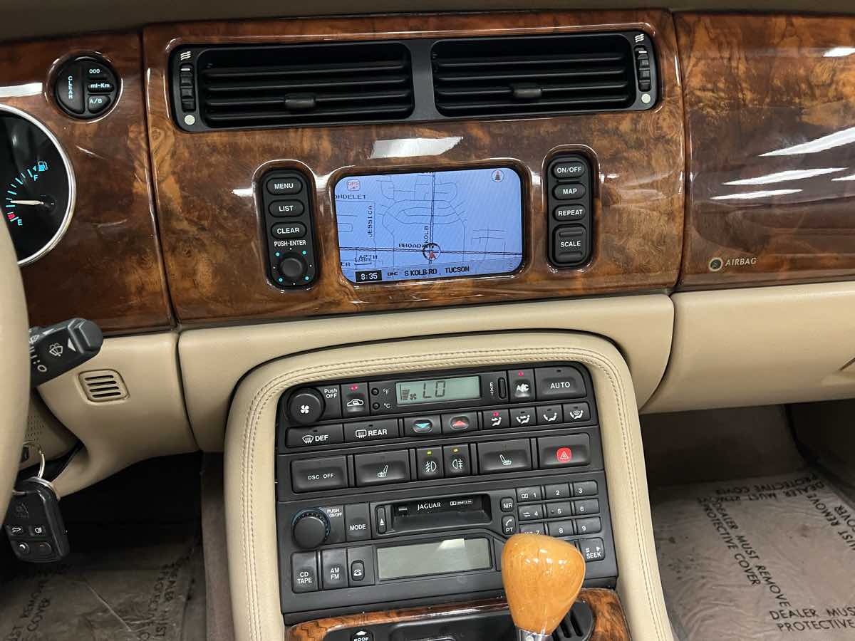 2005 Jaguar XK 8 photo 34