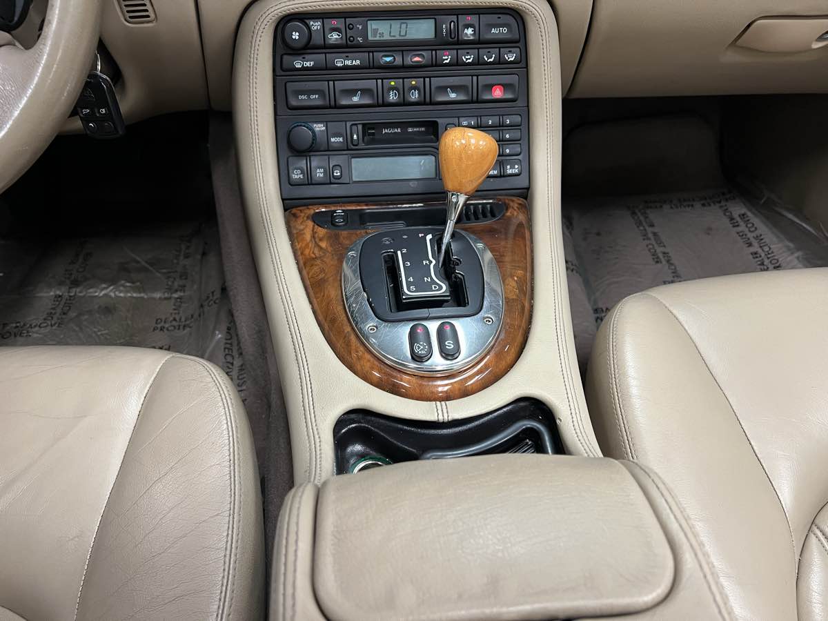 2005 Jaguar XK 8 photo 35