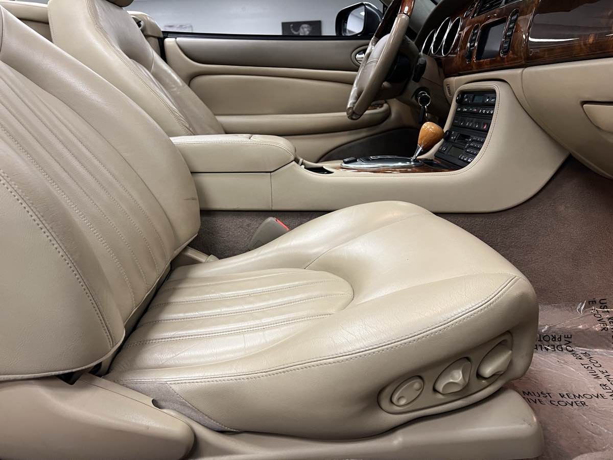 2005 Jaguar XK 8 photo 38