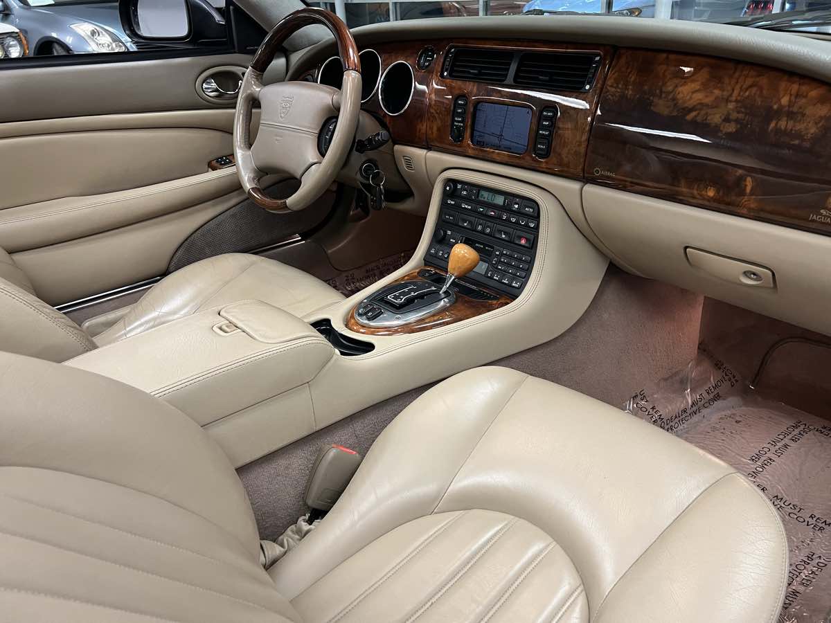 2005 Jaguar XK 8 photo 39