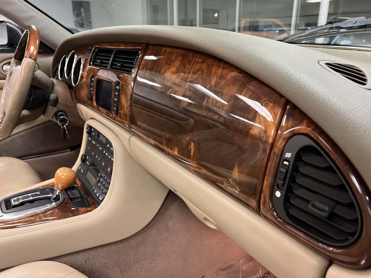 2005 Jaguar XK 8 photo 40