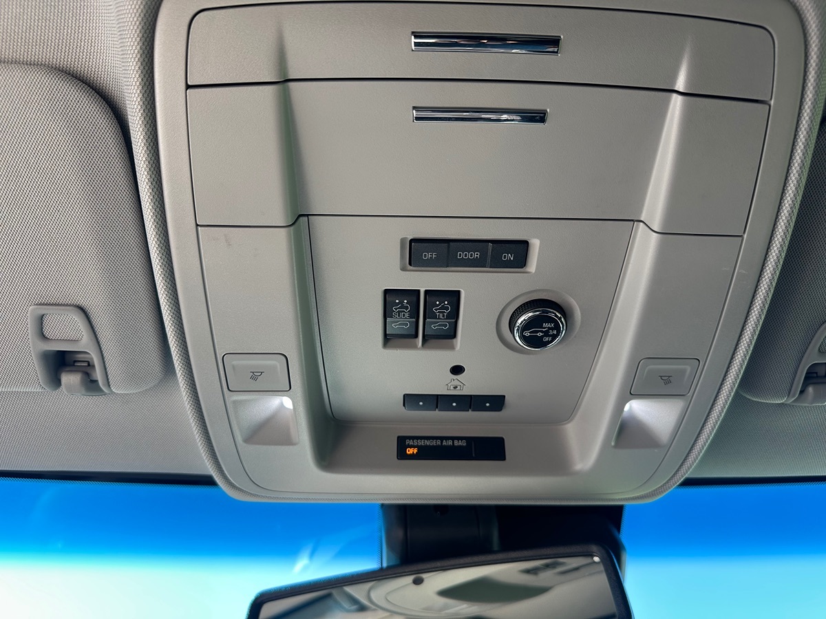 2018 Chevrolet Tahoe Premier - Photo 23