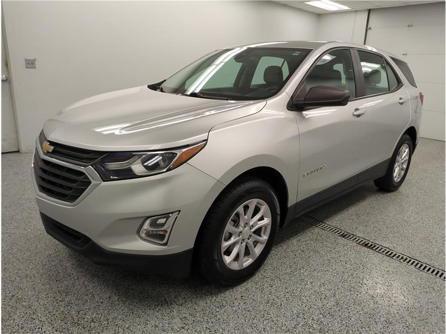 2021 Chevrolet Equinox LS photo 3