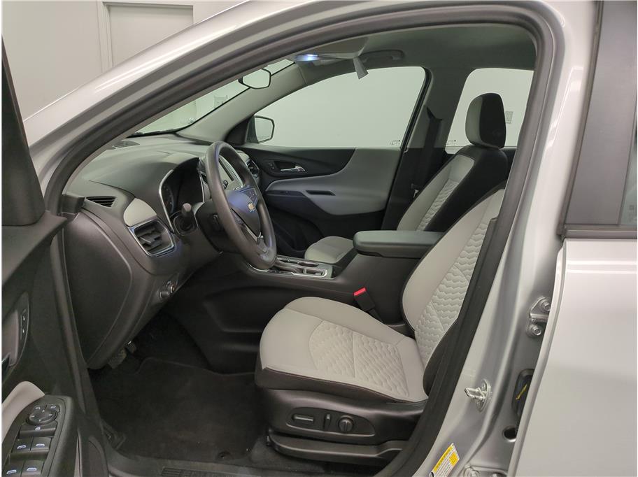 2021 Chevrolet Equinox LS photo 4