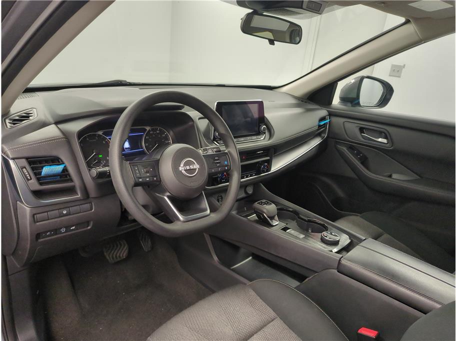 2024 Nissan Rogue SV photo 4