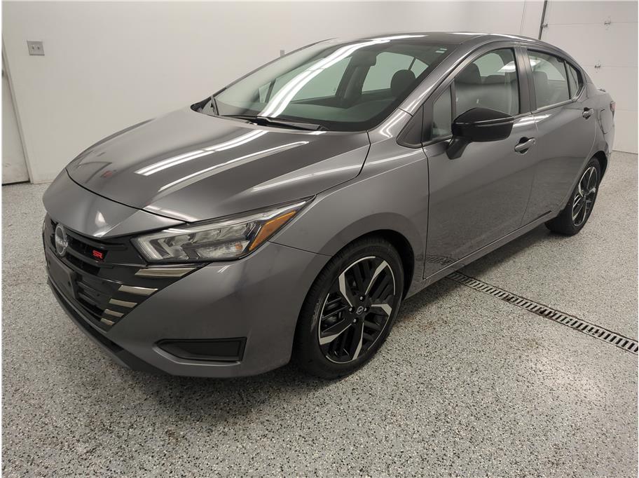 2024 Nissan Versa SR photo 3