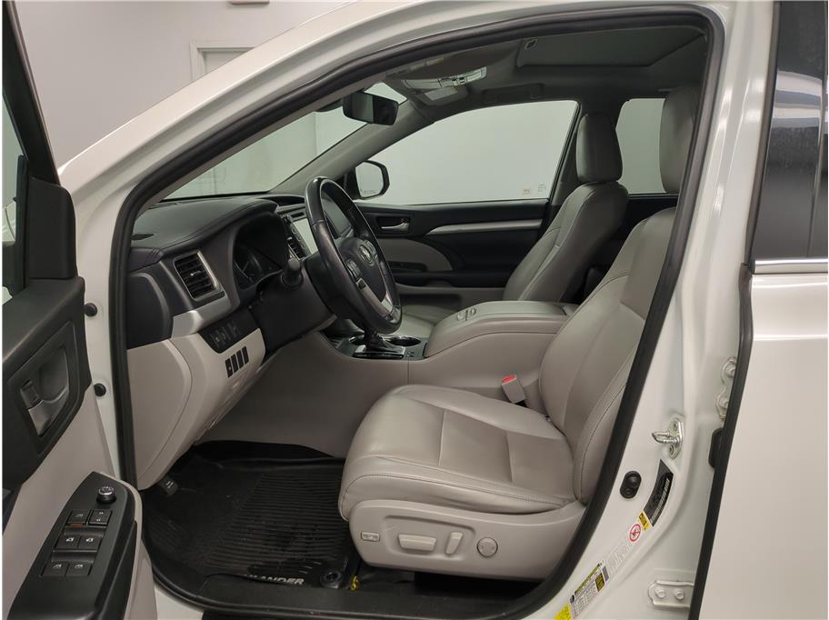 2019 Toyota Highlander SE photo 4