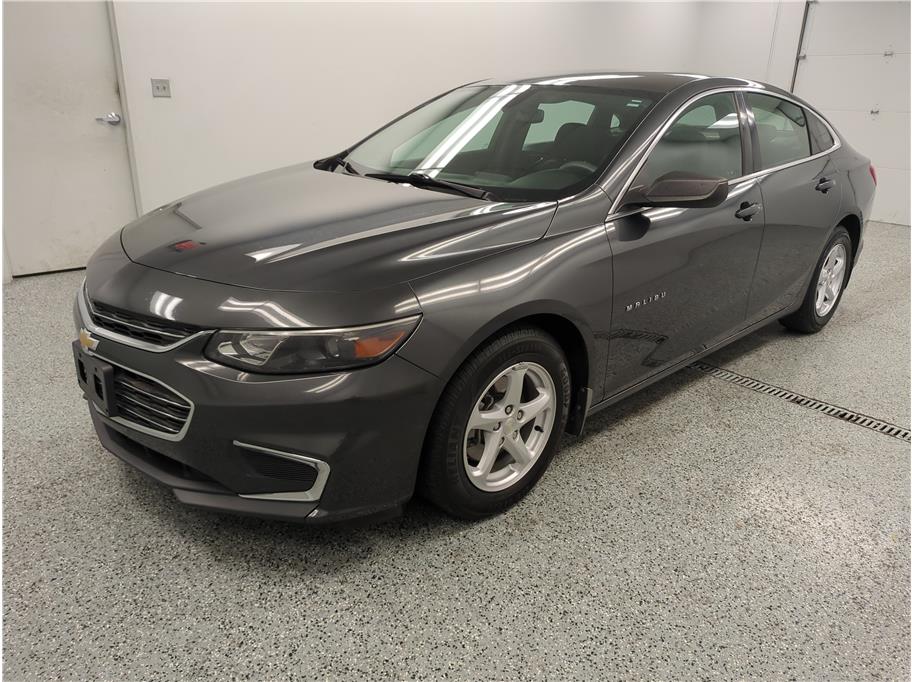 2018 Chevrolet Malibu LS photo 3