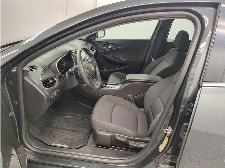 2018 Chevrolet Malibu LS photo 4