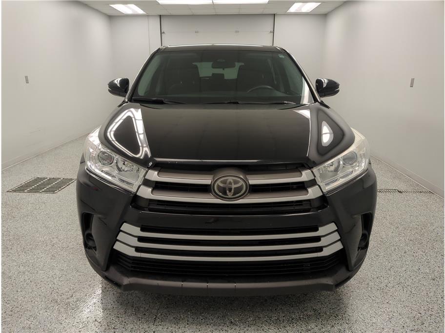 2018 Toyota Highlander LE photo 2