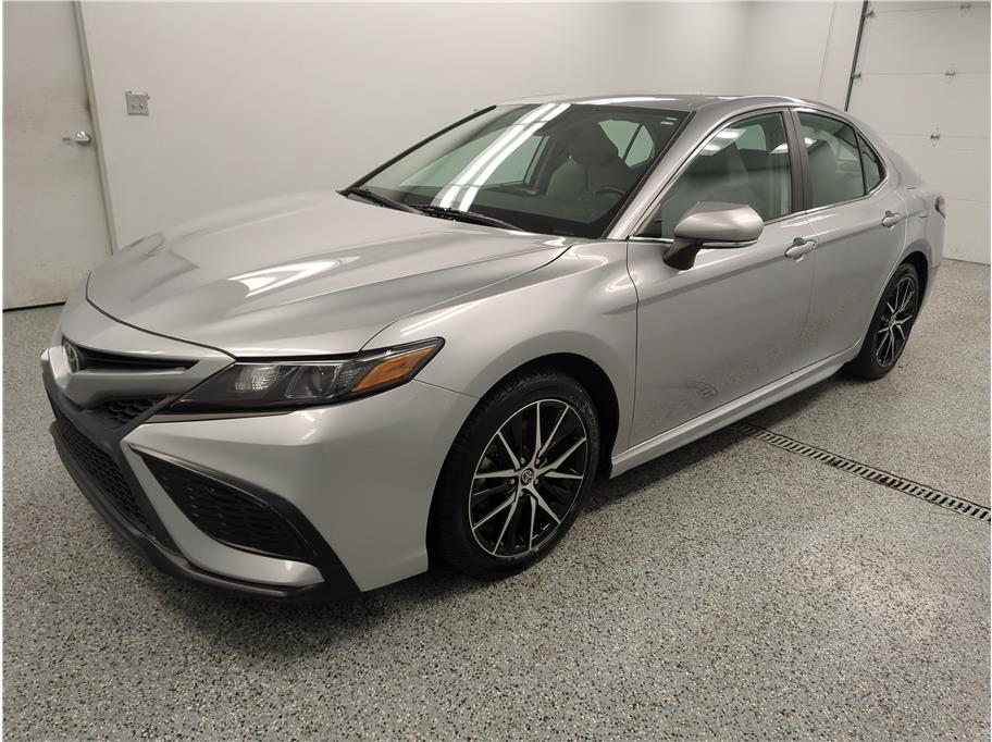 2021 Toyota Camry SE photo 3