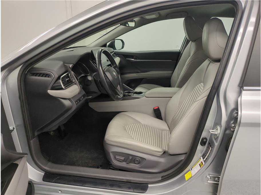 2021 Toyota Camry SE photo 4