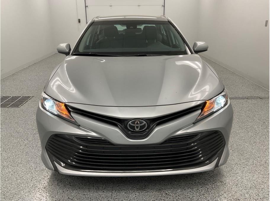 2020 Toyota Camry LE photo 2