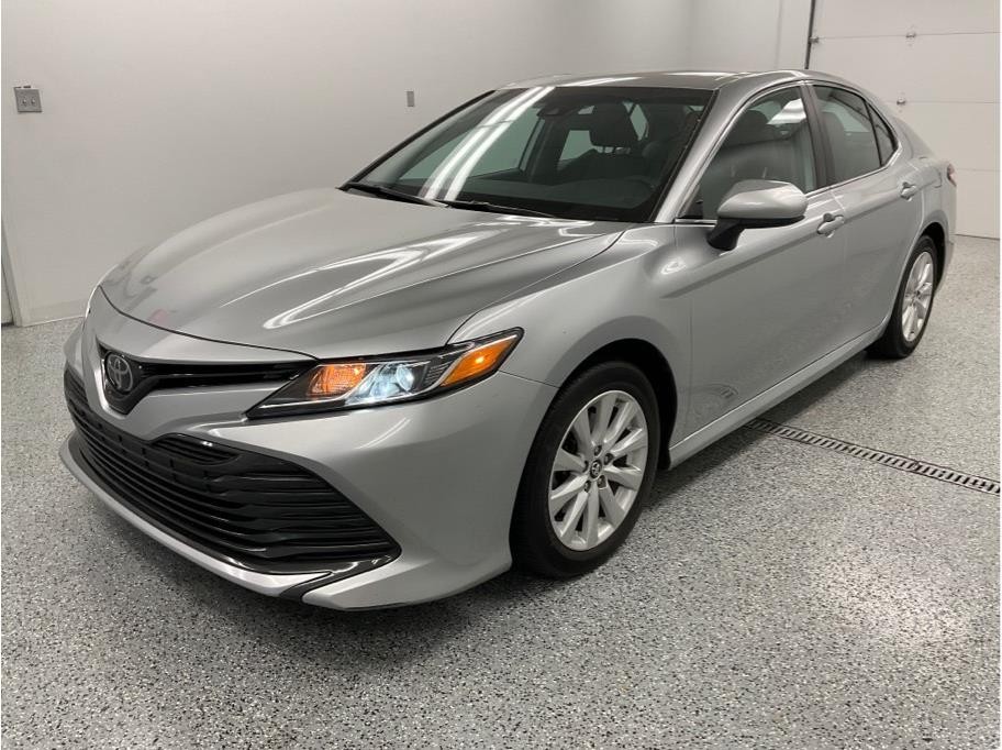 2020 Toyota Camry LE photo 3
