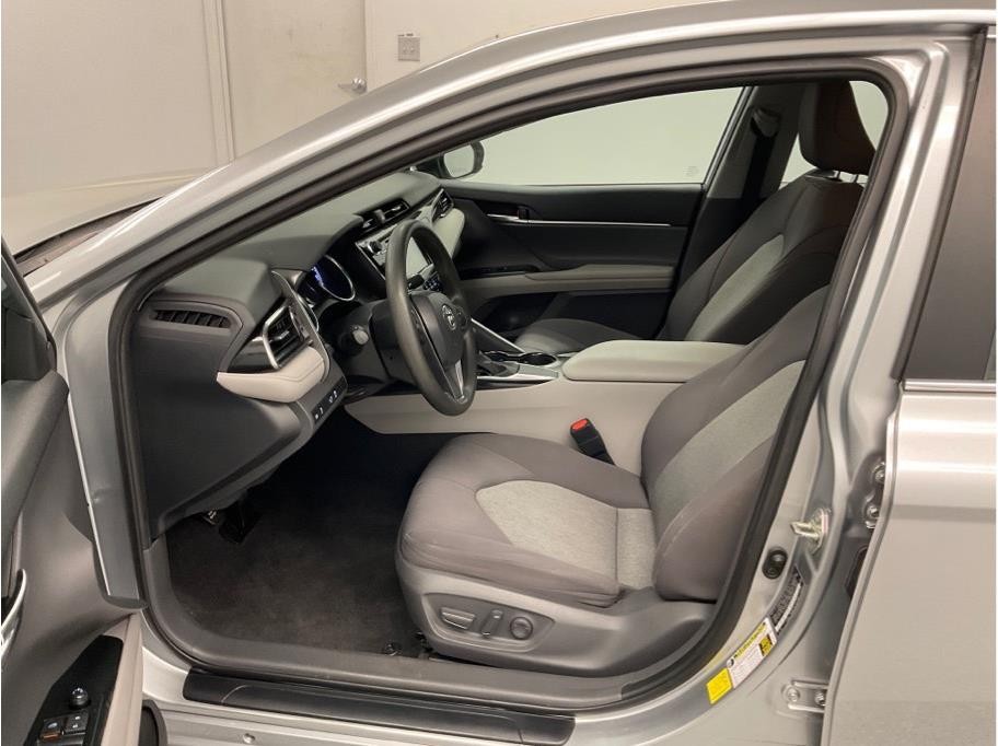 2020 Toyota Camry LE photo 4