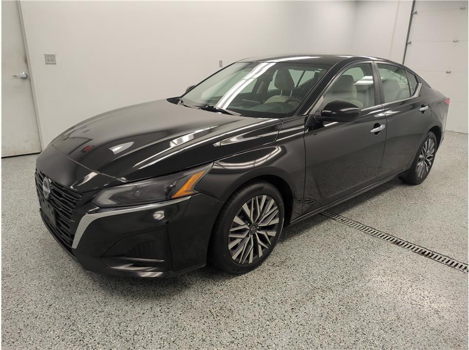 2023 Nissan Altima 2.5 SV photo 3