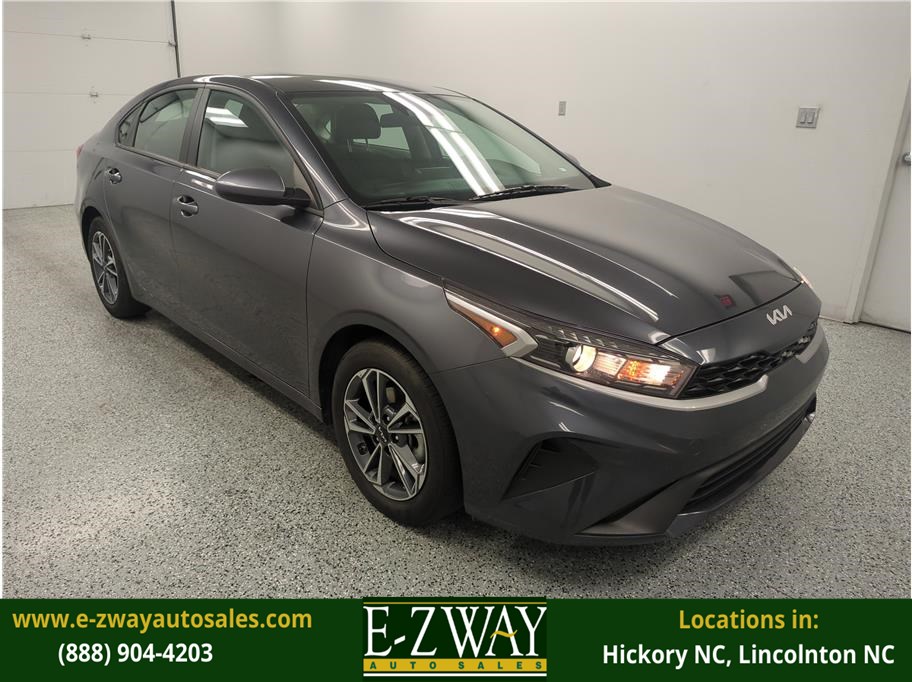 2024 Kia Forte LXS AT's photo