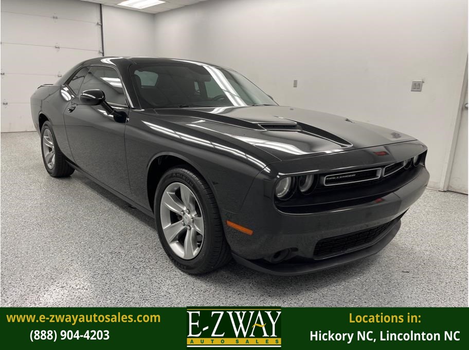 2019 Dodge Challenger SXT Auto's photo