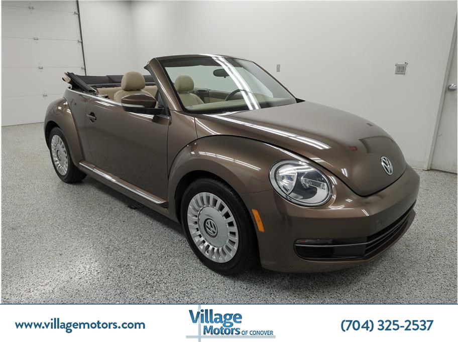 2013 Volkswagen Beetle Convertible 2.5L w/Tech