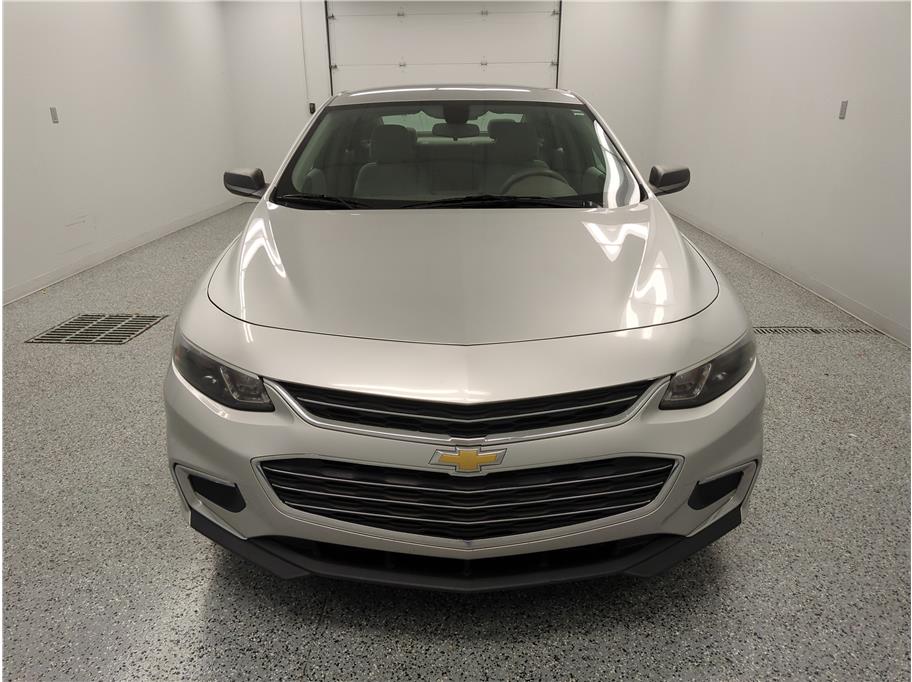 2018 Chevrolet Malibu LS photo 2