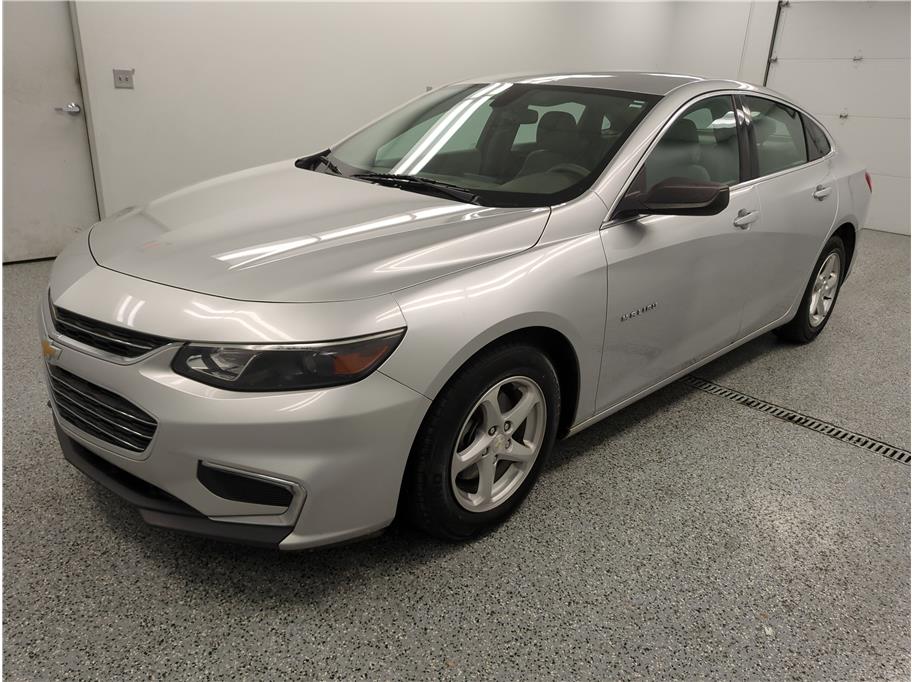 2018 Chevrolet Malibu LS photo 3