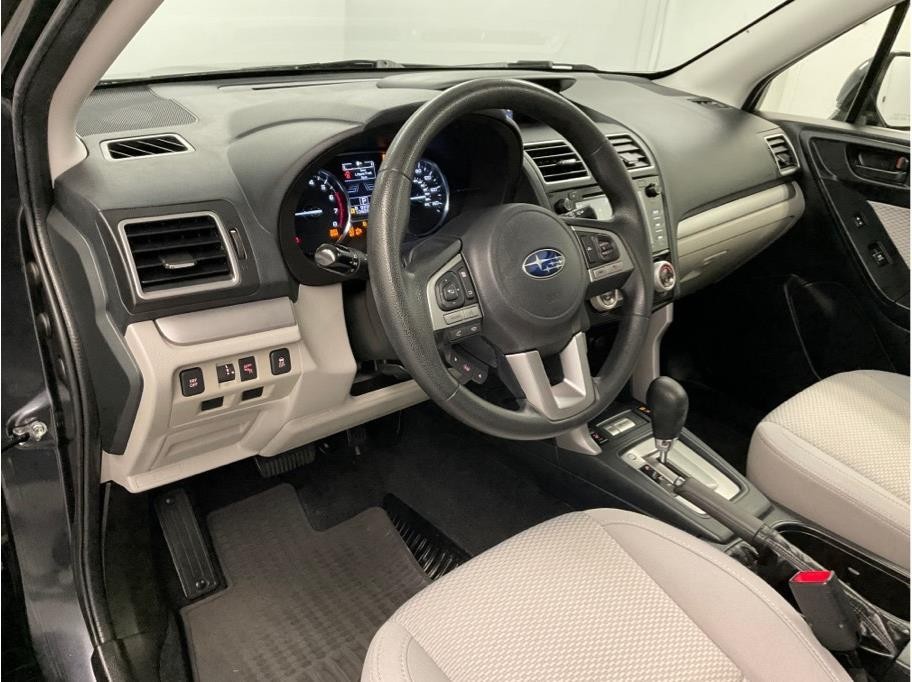 2018 Subaru Forester Premium photo 4