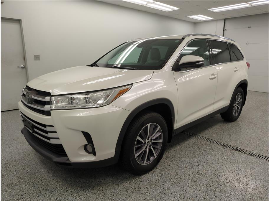 2019 Toyota Highlander SE photo 3