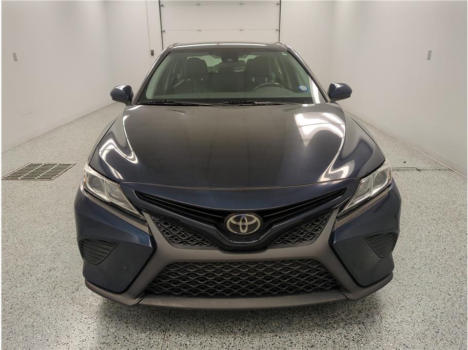 2019 Toyota Camry SE photo 2