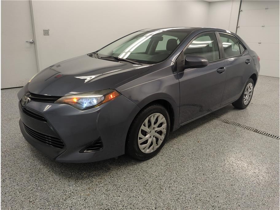 2017 Toyota Corolla LE photo 3