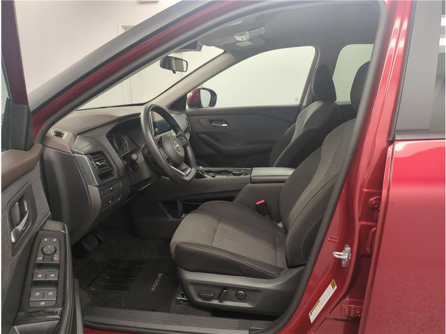 2023 Nissan Rogue SV photo 4