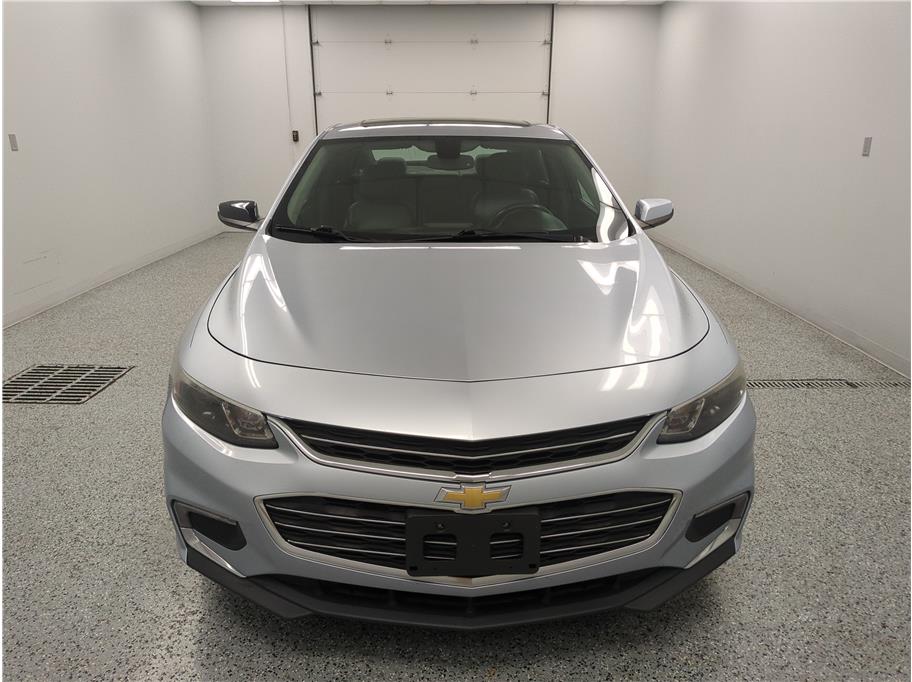 2017 Chevrolet Malibu 1LT photo 2