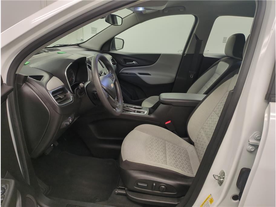 2022 Chevrolet Equinox LS photo 2