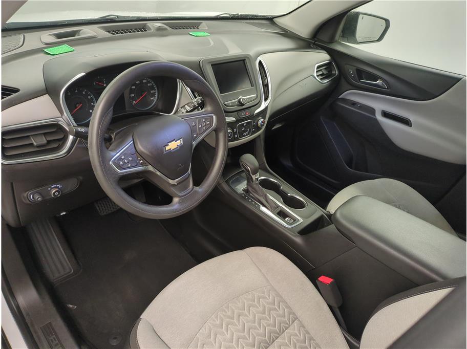 2022 Chevrolet Equinox LS photo 3